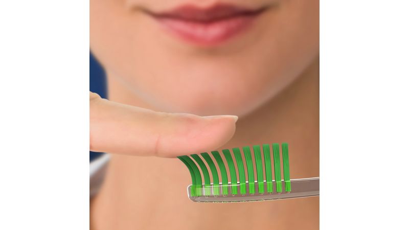 Cepillo Dental Oral-B Whitening Therapy Purification Cerdas Ultrafinas con  Carbón