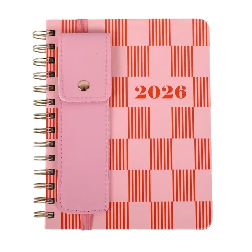Agenda Pen + Gear espiral diseño cuadros rosa 2026